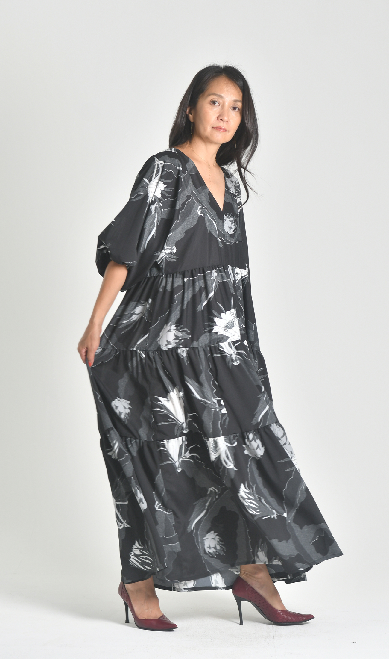 Vネックティアードワンピース | Dragon fruit black