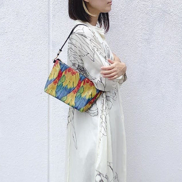 人気のポシェットが一回り大きくなりました。