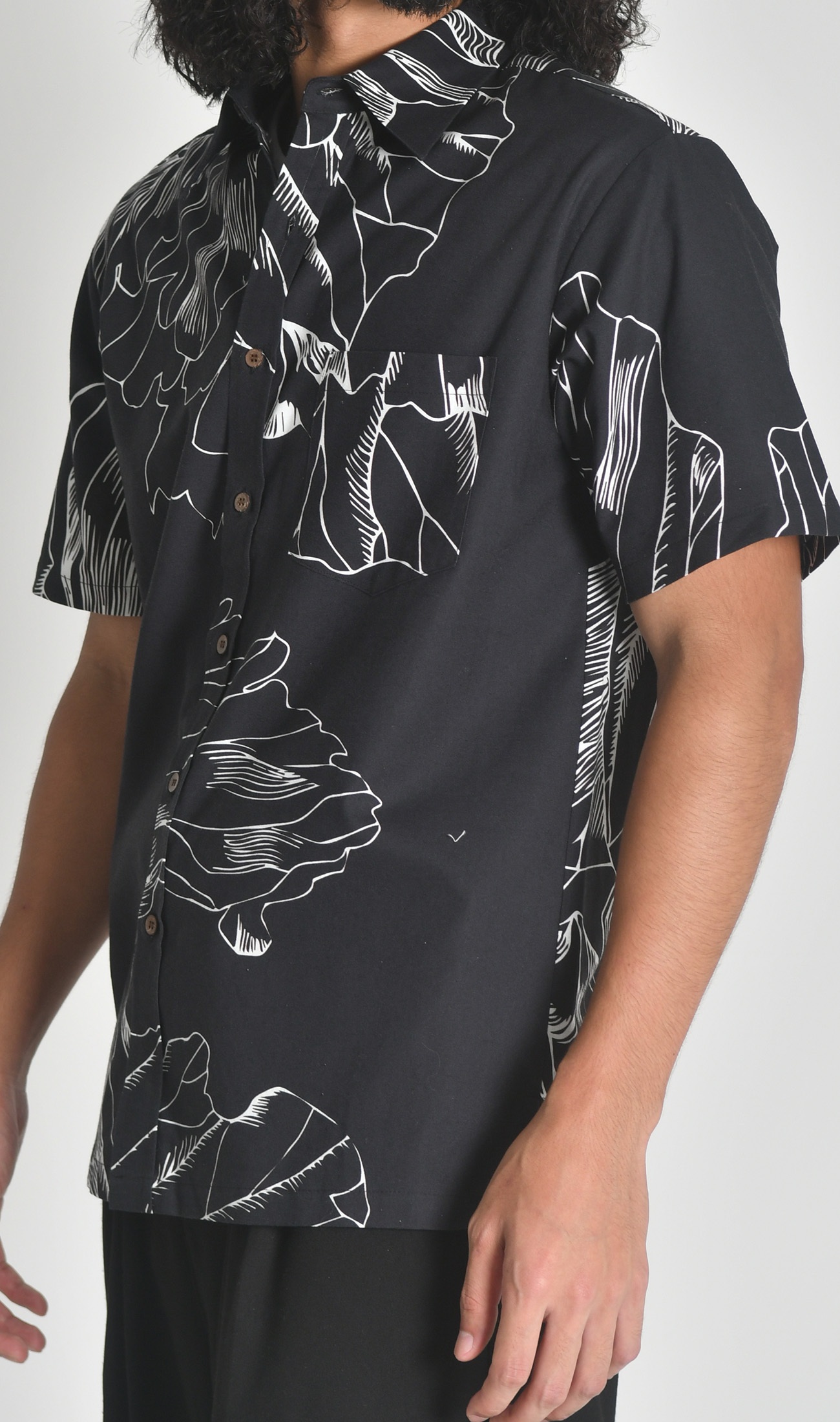 シャツ | Abstract black