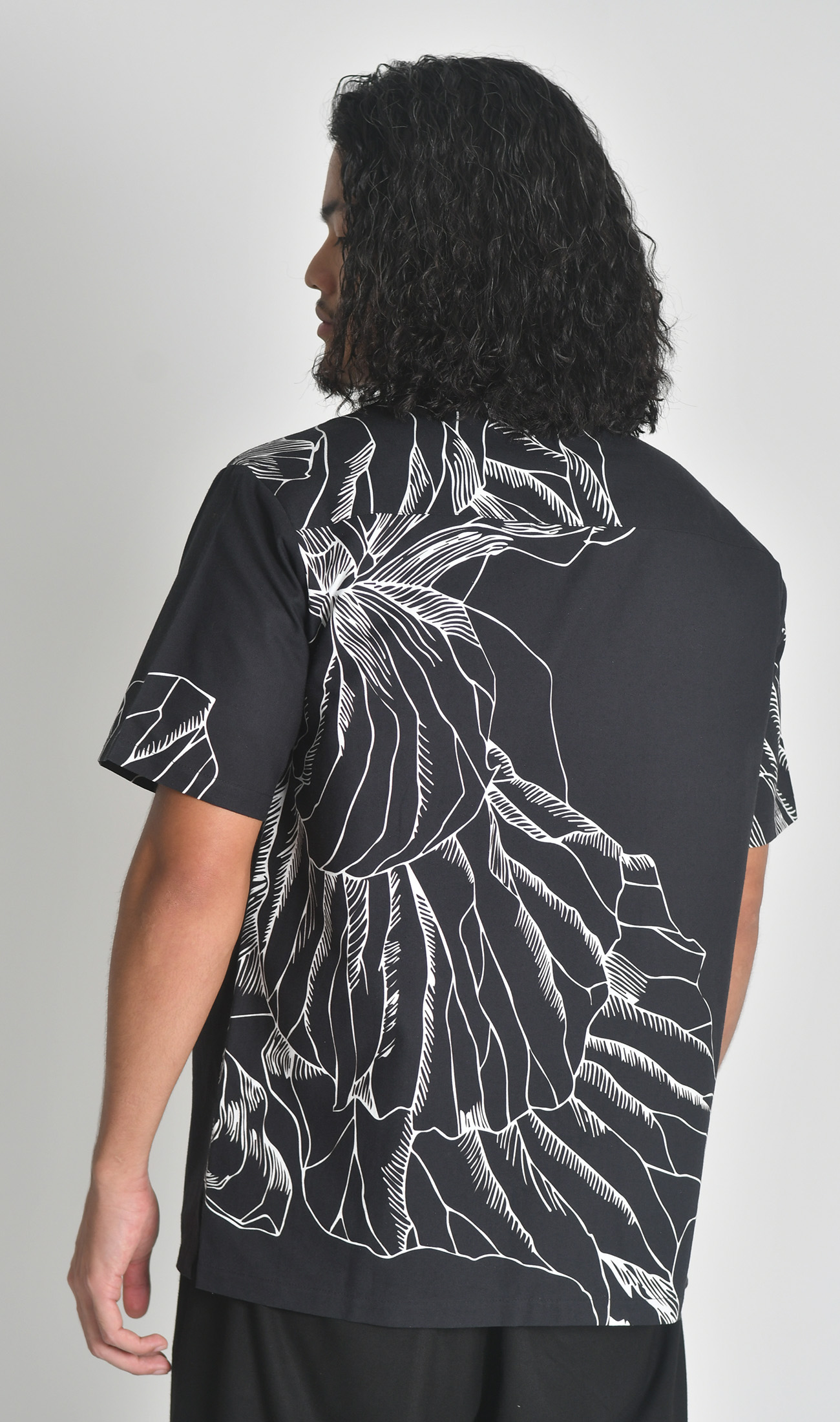 シャツ | Abstract black