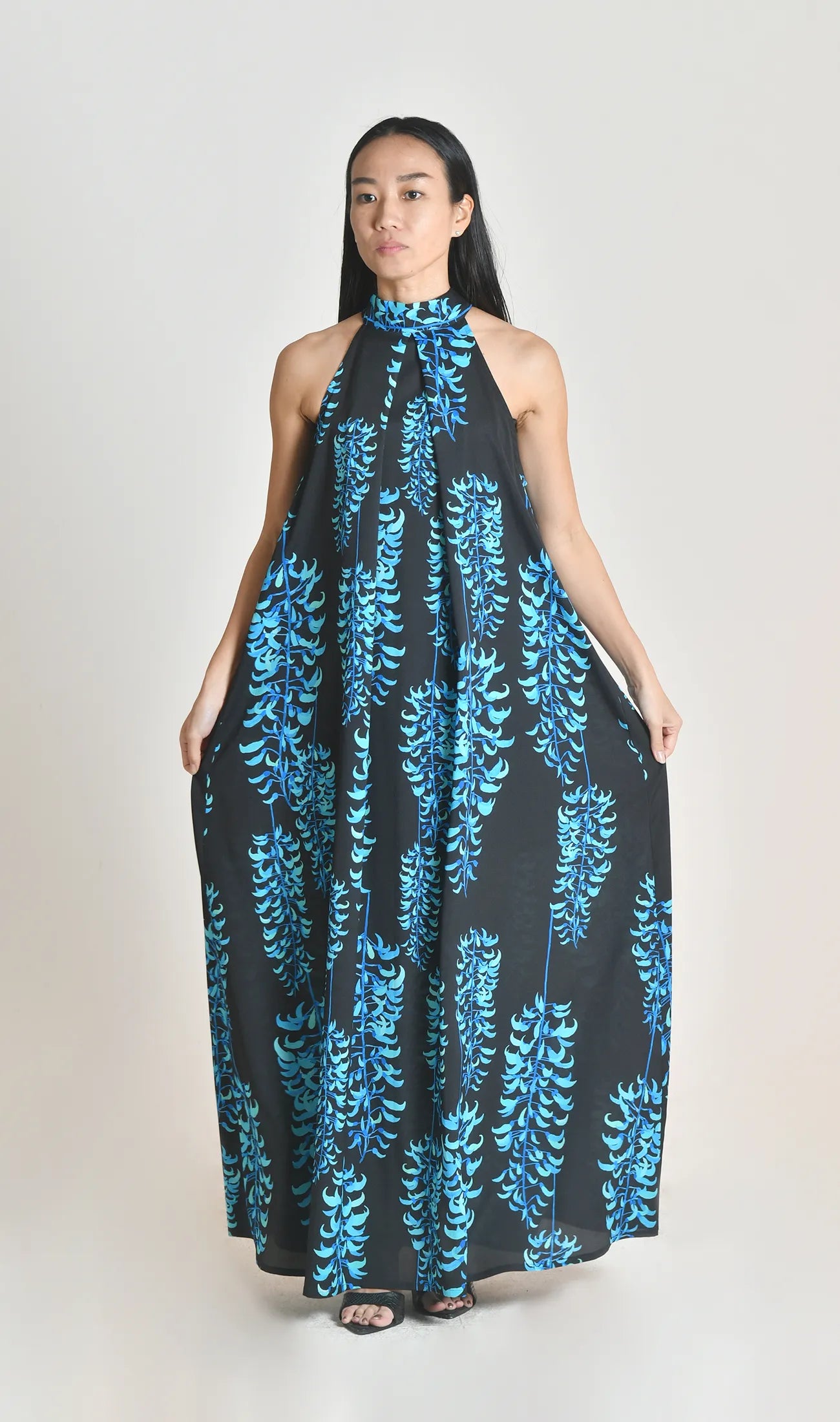 ホルタードレス | Abstract ホルタードレス | Abstract